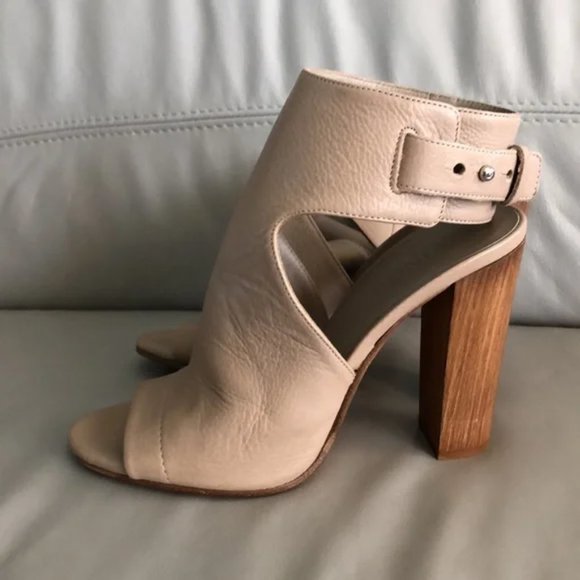 Vince Nude Leather Heels Sandals size 7 - Picture 3 of 8